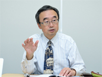 多摩大学大学院 教授／研究科長 徳岡 晃一郎 氏